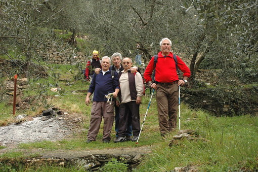 Con Jack the Green 1° maggio di rose, di amori e di lussureggianti colori, a rinfrescar l'aria salubre di primavera Con Jack the Green 1° maggio di rose, di amori e di lussureggianti colori, a rinfrescar l'aria salubre di primavera