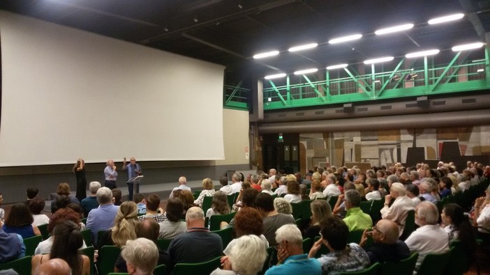 Sanremo: due proiezioni 'd'epoca' al Roof, grande successo per l'iniziativa legata all'esposizione 'Sanremo e l'Europa'