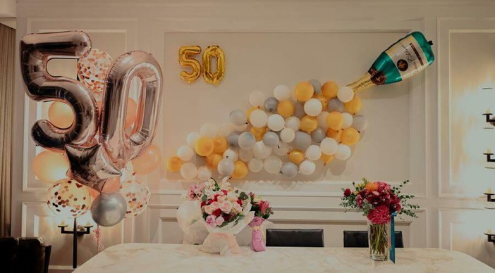 Cinquant'anni si festeggiano una volta sola: perché in molti scelgono di ingaggiare cantanti per feste private Cinquant'anni si festeggiano una volta sola: perché in molti scelgono di ingaggiare cantanti per feste private