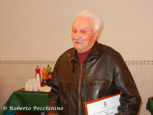Lutto a Sanremo, è morto il maestro Francesco Loraschi, noto scultore dell’Ulivo Lutto a Sanremo, è morto il maestro Francesco Loraschi, noto scultore dell’Ulivo