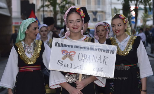 Sanremo: con una sfilata nel centro cittadino, iniziato questo pomeriggio il 'Festival del Folklore' (Foto e Video) Sanremo: con una sfilata nel centro cittadino, iniziato questo pomeriggio il 'Festival del Folklore' (Foto e Video)