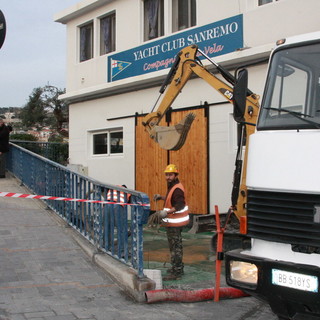 Sanremo: nuova falla nel sistema fognario, sopralluogo dell'assessore Fera