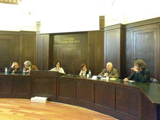 Imperia: un successo l'inaugurazione della mostra fotografica di Piero Perotto "La città invisibile"