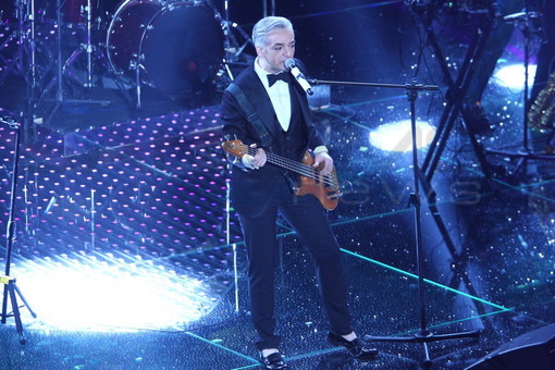 #Sanremo2016: happening di Elio al Dopofestival, polemica di Morgan per il mancato invito