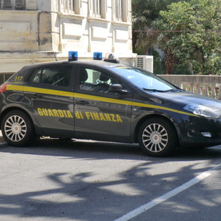 Sanremo: Guardia di Finanza in Comune, acquisiti documenti su appalti e lavori pubblici Sanremo: Guardia di Finanza in Comune, acquisiti documenti su appalti e lavori pubblici