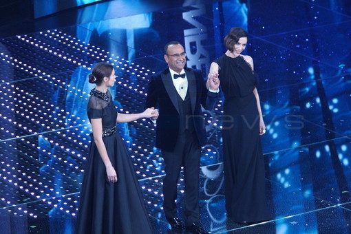 #Sanremo2016: vi piace vincere facile! l'avvio del Festival 'bis' di Carlo Conti è un sicurezza