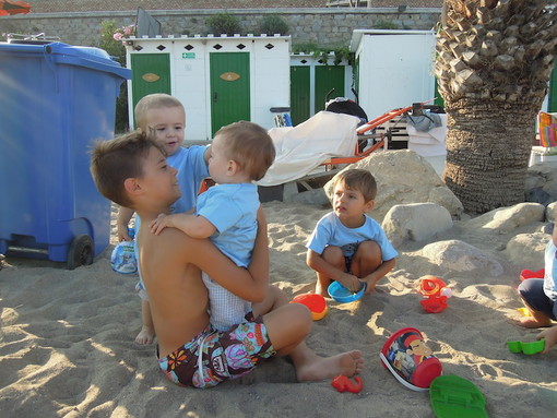 Sanremo: le immagini della festa di estiva in spiaggia per il 'Pesciolino d'Oro'