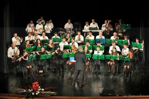 Ventimiglia: oggi alle 15.30 al Villaggio di Natale il concerto della Filarmonica Giovanile di Franco Cocco