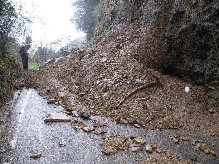 Pigna: il maltempo si fa ancora sentire per i danni provocati, inagibile un'aula di catechismo Pigna: il maltempo si fa ancora sentire per i danni provocati, inagibile un'aula di catechismo