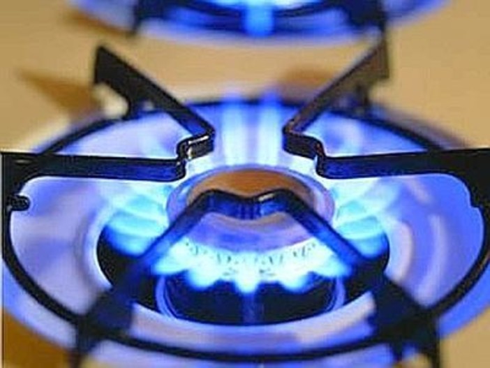 Sanremo: il metano è arrivato in regione 'Parà' a Verezzo, due famiglie della zona ringraziano l'Italgas