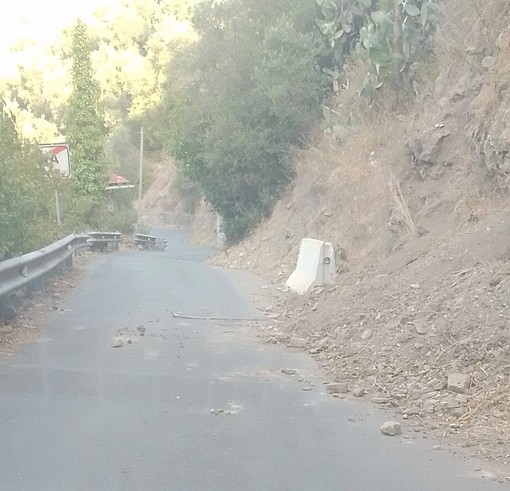 SìAmo Camporosso: "La frana sulla strada per Trinità, Balloi e Brunetti continua ad avanzare. Serve intervento urgente" (Foto) SìAmo Camporosso: "La frana sulla strada per Trinità, Balloi e Brunetti continua ad avanzare. Serve intervento urgente" (Foto)