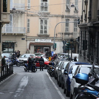 Sanremo: lavori notturni in via Zeffiro Massa, lettrice "Problemi mai risolti!"