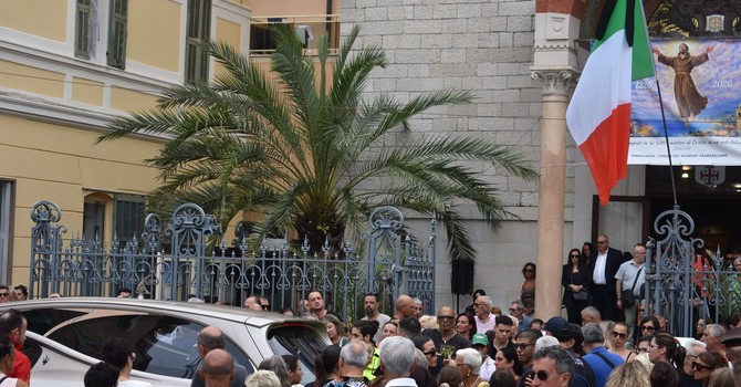 Caso Beatrice, il pediatra Ferrando: "I bambini parlano anche senza parole, dobbiamo imparare a vedere prima" Caso Beatrice, il pediatra Ferrando: "I bambini parlano anche senza parole, dobbiamo imparare a vedere prima"