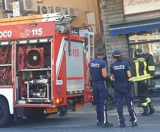 Sanremo: fuga di gas in via Martiri, strada chiusa nel corso della mattinata (Foto) Sanremo: fuga di gas in via Martiri, strada chiusa nel corso della mattinata (Foto)