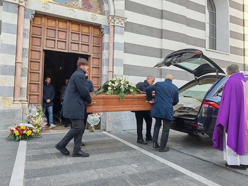 Ventimiglia, comunità riunita per dire addio al dottor Carlo Iachino (Foto)