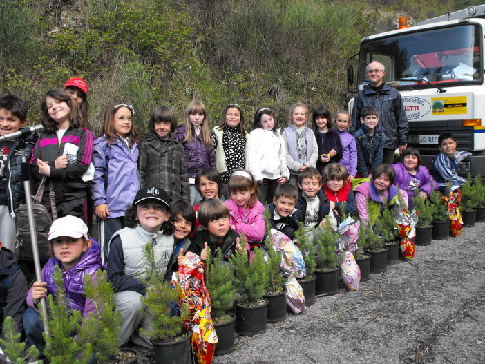 Ospedaletti: questa mattina alle Porrine, la Festa degli Alberi della Protezione Civile Ospedaletti: questa mattina alle Porrine, la Festa degli Alberi della Protezione Civile