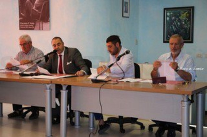 Vallecrosia: mancanza di segnaletica stradale un Via Col. Aprosio, la minoranza chiede intervento tempestivo Vallecrosia: mancanza di segnaletica stradale un Via Col. Aprosio, la minoranza chiede intervento tempestivo