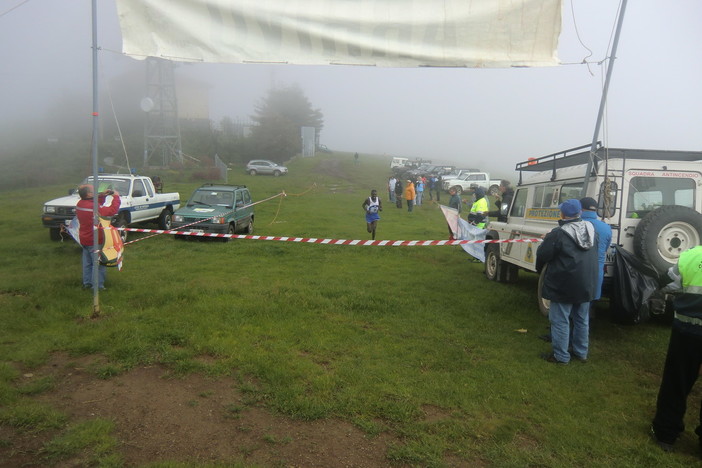 Podismo: la 45a corsa al Monte Faudo incorona il ruandese Simukeka e la genovese Quaglia Podismo: la 45a corsa al Monte Faudo incorona il ruandese Simukeka e la genovese Quaglia