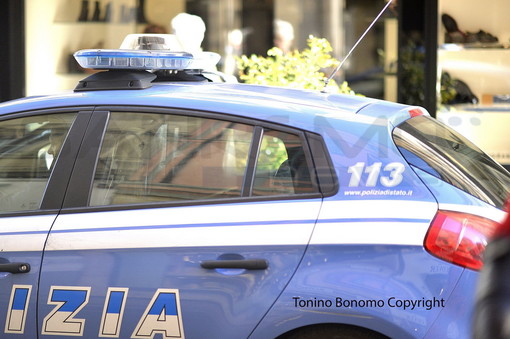 Sanremo, sudamericana "beccata" a rubare vestiti all'Oviesse: intervento della Polizia Sanremo, sudamericana "beccata" a rubare vestiti all'Oviesse: intervento della Polizia