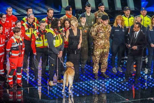 #Festival 2017: standing ovation per gli 'Eroi del quotidiano', i nostri 'angeli custodi' sul palco dell'Ariston #Festival 2017: standing ovation per gli 'Eroi del quotidiano', i nostri 'angeli custodi' sul palco dell'Ariston