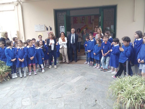 Sanremo: grande festa alla scuola di Verezzo per la 'Festa della Pace'