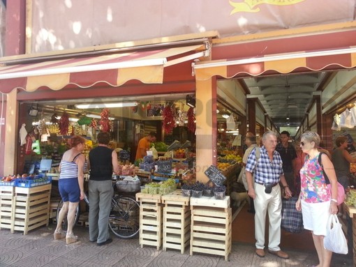 Ventimiglia: notte di furti in città, presi di mira alcuni bar del centro e box del mercato coperto