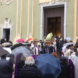 Il funerale di don Giacomo Simonetti nella Chiesa degli Angeli