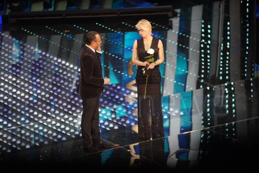 #Sanremo2017: Conti e DeFilippi come il diavolo e l'acqua Santa. La prima serata nell'analisi di Beppe Dettori