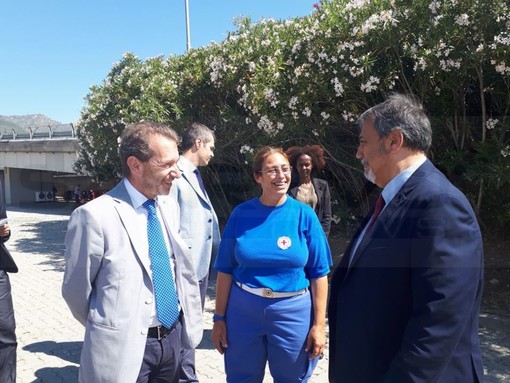 Ventimiglia: sopralluogo del Presidente della Commissione Parlamentare immigrazione Federico Gelli, al Campo Roja e alle Gianchette (Foto)