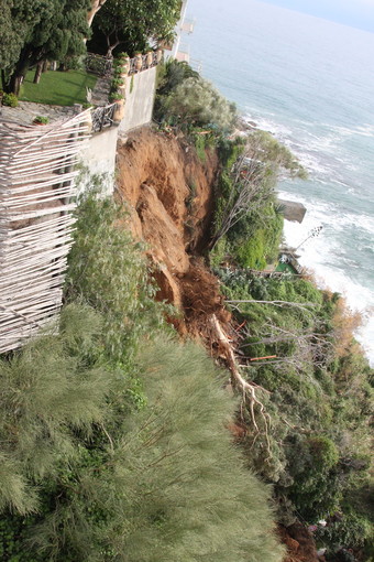 Ospedaletti: frana alle 'Rocce del Capo', il titolare "A 15 giorni dall'accaduto non si è ancora fatto nulla!"