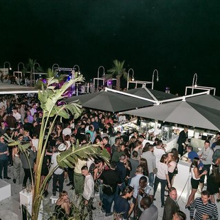 Lo scorso sabato la grande inaugurazione del Koko Beach, la spiaggia musicale alla spianata Borgo Peri di Imperia