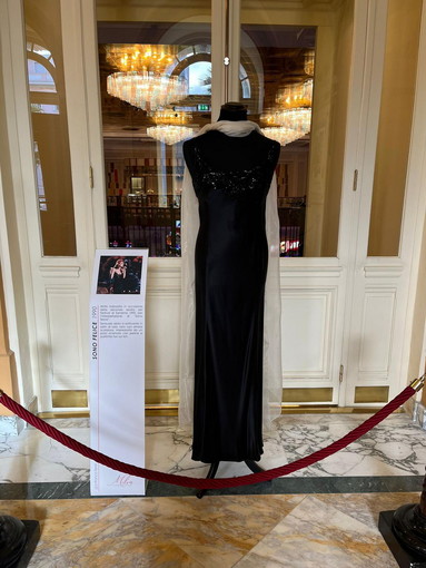 A #Sanremo2022 l’omaggio a Milva con l’esposizione dei suoi abiti donati per sostenere il primo programma di cura con l'arte A #Sanremo2022 l’omaggio a Milva con l’esposizione dei suoi abiti donati per sostenere il primo programma di cura con l'arte