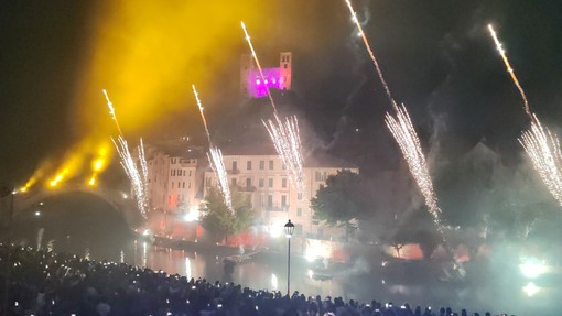 Fuochi, musica, luci e narrazione: conto alla rovescia per lo spettacolo pirotecnico di Dolceacqua Fuochi, musica, luci e narrazione: conto alla rovescia per lo spettacolo pirotecnico di Dolceacqua