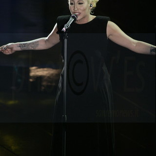 Festival 2013: seconda serata, per il galateo Malika Ayane è la regina, male Carla Bruni