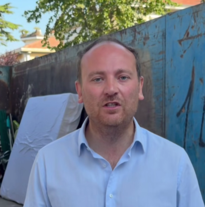 Rifiuti ingombranti abbandonati a Ventimiglia, Di Muro lancia un appello al senso civico: "Usare i servizi messi a disposizione" Rifiuti ingombranti abbandonati a Ventimiglia, Di Muro lancia un appello al senso civico: "Usare i servizi messi a disposizione"