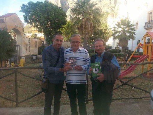 Presentato a Cinisi il libro 'Campioni per Sempre': l'autore Fabrizio Prisco apre le celebrazioni per il 39esimo anniversario della morte di Peppino Impastato Presentato a Cinisi il libro 'Campioni per Sempre': l'autore Fabrizio Prisco apre le celebrazioni per il 39esimo anniversario della morte di Peppino Impastato
