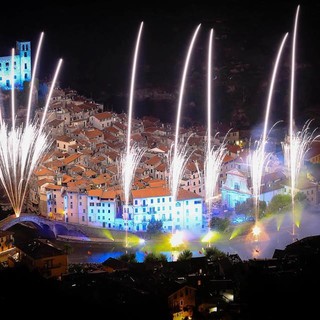 Dolceacqua: tutto è pronto per i fuochi d'artificio del 22 agosto dedicati alla nuova collaborazione tra il borgo e i Grimaldi di Monaco