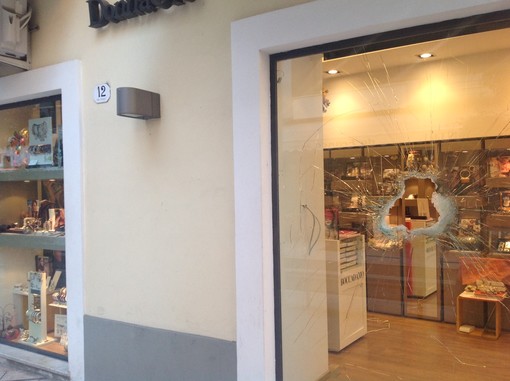 Imperia: i Carabinieri hanno arrestato i responsabili delle molte rapine alle gioiellerie del dianese