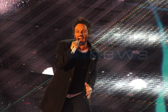 #Sanremo2015: emozioni in Cover nella serata del giovedì, vince Nek  con "Se telefondando"