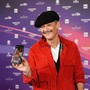 Sanremo 2027, Fiorello lancia lo spoiler a sorpresa: "Una sera con Stefano De Martino ci sarà Brad Pitt"