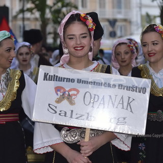 Sanremo: con una sfilata nel centro cittadino, iniziato questo pomeriggio il 'Festival del Folklore' (Foto e Video)