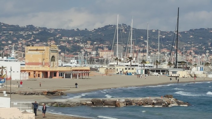 Concessioni, Capacchione (SIB) e Rustignoli (FIBA): “Dichiarazioni di Gentiloni, non aiutano le Istituzioni italiane”