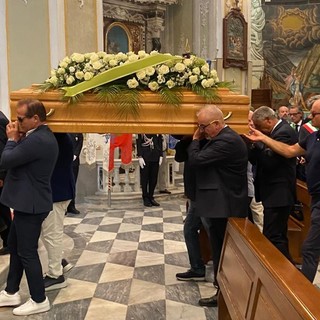 L’ultimo saluto a Silvano Montaldo. Il parroco: “Non si poteva non volergli bene. Grazie amico” L’ultimo saluto a Silvano Montaldo. Il parroco: “Non si poteva non volergli bene. Grazie amico”