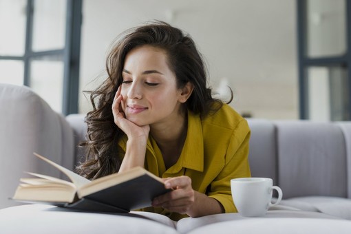 Le sei buone abitudini di primavera. I consigli di Fab SMS per prendersi cura di sé Le sei buone abitudini di primavera. I consigli di Fab SMS per prendersi cura di sé