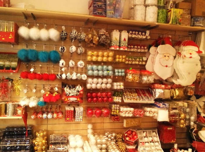 Festidea: gli specialisti di decorazioni e costumi natalizi, a Sanremo in via Volta Festidea: gli specialisti di decorazioni e costumi natalizi, a Sanremo in via Volta
