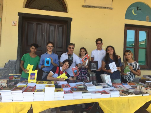 Triora: continua per tutto il pomeriggio la 2a edizione del 'Festival del Libro e degli scrittori liguri' (foto e video) Triora: continua per tutto il pomeriggio la 2a edizione del 'Festival del Libro e degli scrittori liguri' (foto e video)