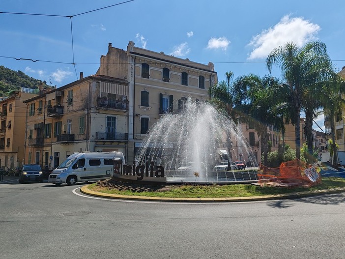 Sopraelevata a Ventimiglia, ripristino della griglia di scolo delle acque: al via i lavori Sopraelevata a Ventimiglia, ripristino della griglia di scolo delle acque: al via i lavori