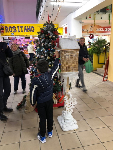 Bordighera: successo ancora oggi per 'Aspettanto il Natale al Mercato Coperto' (foto)