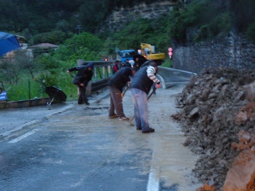 Cede un terrapieno: chiusa totalmente al traffico la Provinciale 29 tra Chiusanico e Torria