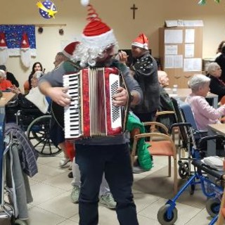 Taggia: Ospedale di Carità Onlus, tradizionale festa di auguri per i 64 ospiti della residenza protetta Taggia: Ospedale di Carità Onlus, tradizionale festa di auguri per i 64 ospiti della residenza protetta